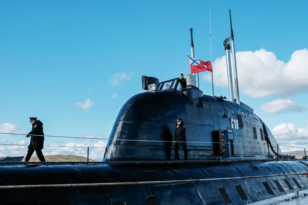 Vojno osoblje Severne flote na nuklearnoj podmornici projekta 671RTMK „Štuka“ B-138 „Obninsk“ u luci Severomorsk, Murmanska oblast. - Sputnik Srbija