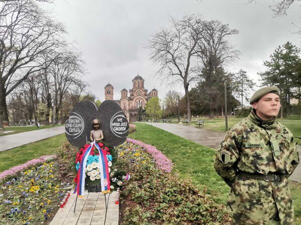 Споменик деци страдалој у НАТО агресији у парку „Ташмајдан“ - Sputnik Србија