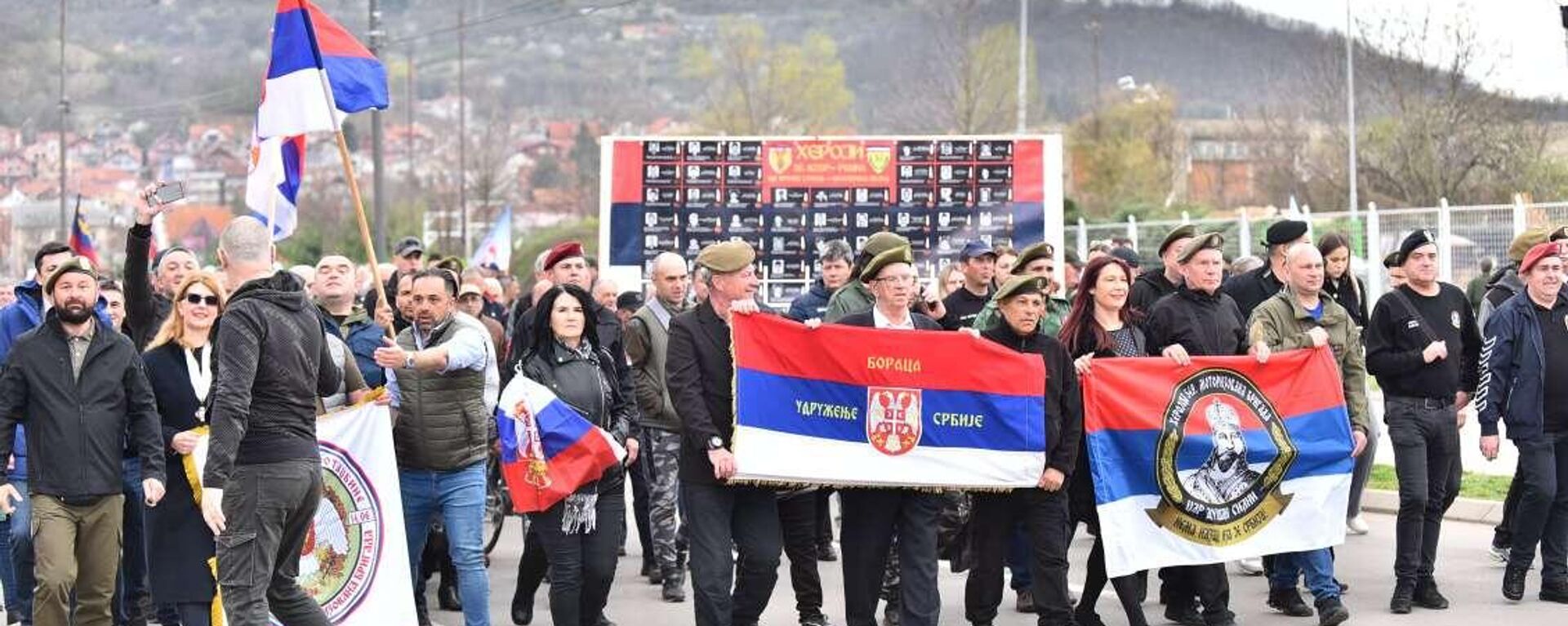 Defile kosovskih heroja koji su učestvovali u borbenim dejstvima 1999. godine  - Sputnik Srbija, 1920, 24.03.2024