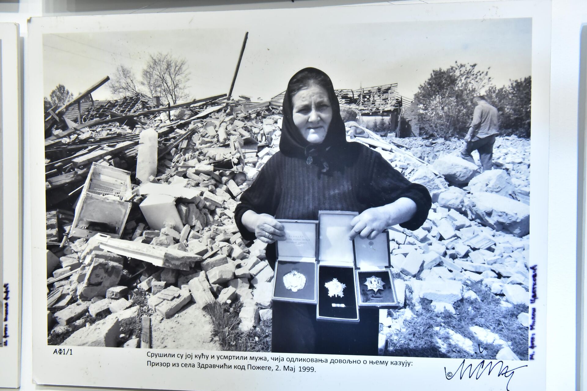 Изложба фотографија “Зашто?” из фото-документације руске новинске агенције и српског дневног листа ,,Вечерње Новости“ која сведочи о агресији НАТО на СР Југославију Изложба фотографија “Зашто?” из фото-документације руске новинске агенције и српског дневног листа ,,Вечерње Новости“ која сведочи о агресији НАТО на СР Југославију - Sputnik Србија, 1920, 29.11.2025