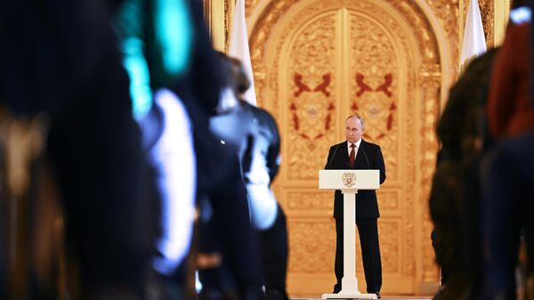 Predsednik Rusije Vladimir Putin održava sastanak sa zvaničnicima u Kremlju. - Sputnik Srbija