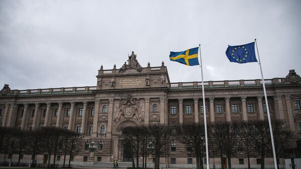 Zastave Švedske i EU ispred švedskog parlamenta u Stokholmu - Sputnik Srbija