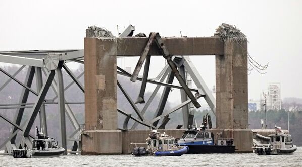 Zbog rušenja mosta u Baltimoru, gde je paralisana lokalna morska luka, mogli bi biti pogođeni američki lanci snabdevanja, izjavio je američki ministar saobraćaja Pit Batadžadž. - Sputnik Srbija