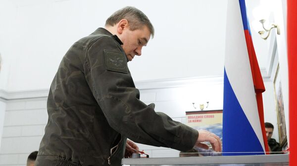 Шеф Генералштаба Оружаних снага Русије гласа на изборима за председника Русије - Sputnik Србија