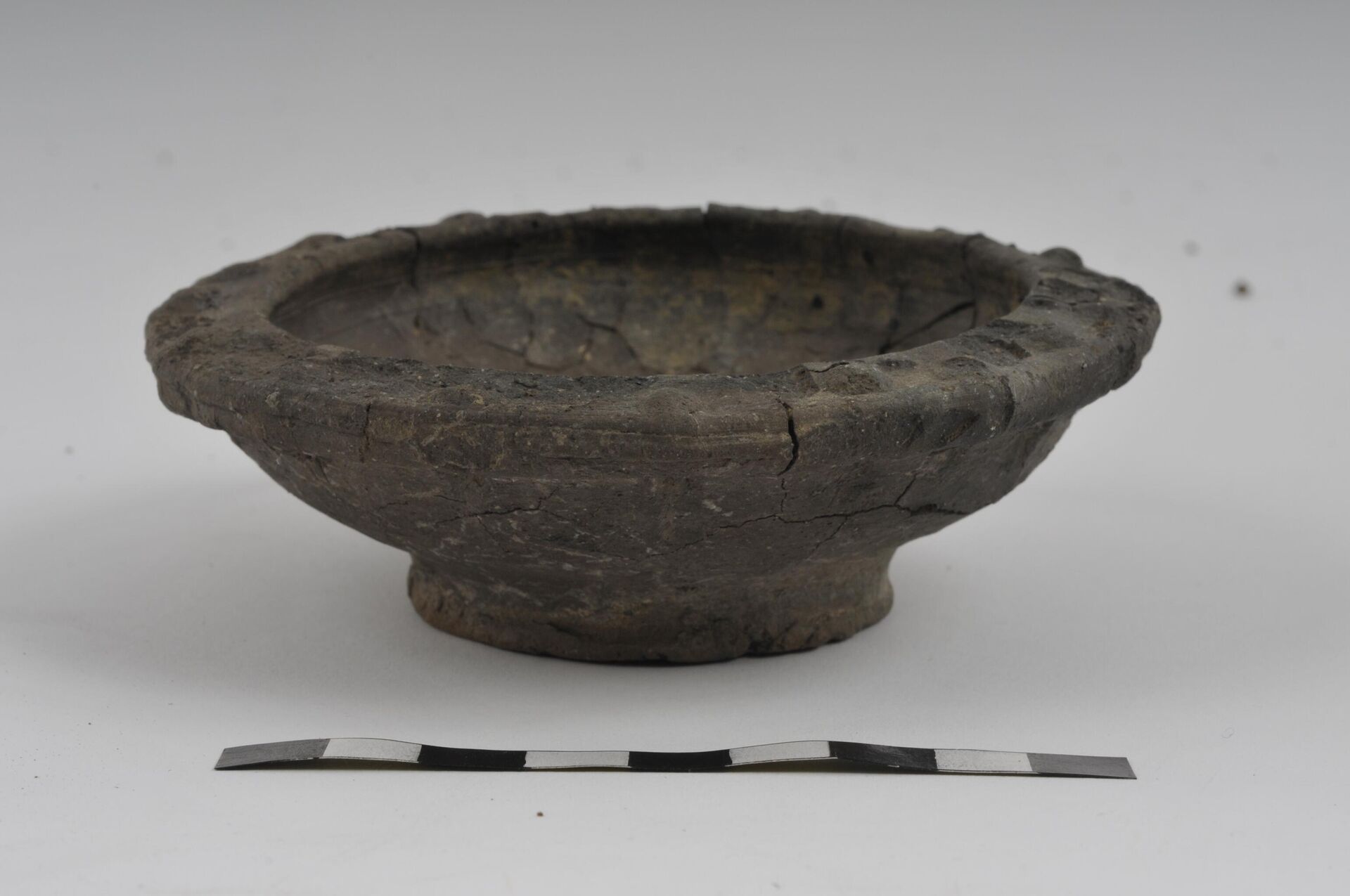 Посуда пронађена код бедема римске грађевине пронађене код Музеја града - Sputnik Србија, 1920, 29.03.2024