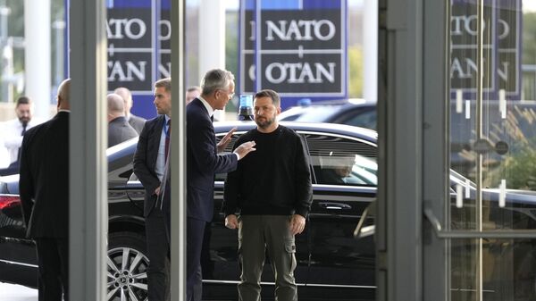 Jens Stoltenberg i Vladimir Zelenski u sedištu NATO-a u Briselu - Sputnik Srbija