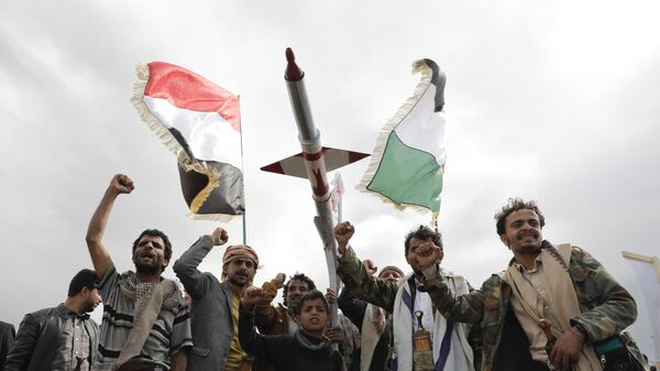 Houthi supporters attend a rally against the US airstrikes on Yemen and the Israeli offensive against the Palestinians in Gaza SAtrip, in Sanaa, Yemen, Friday, March 8, 2024. - Sputnik Srbija