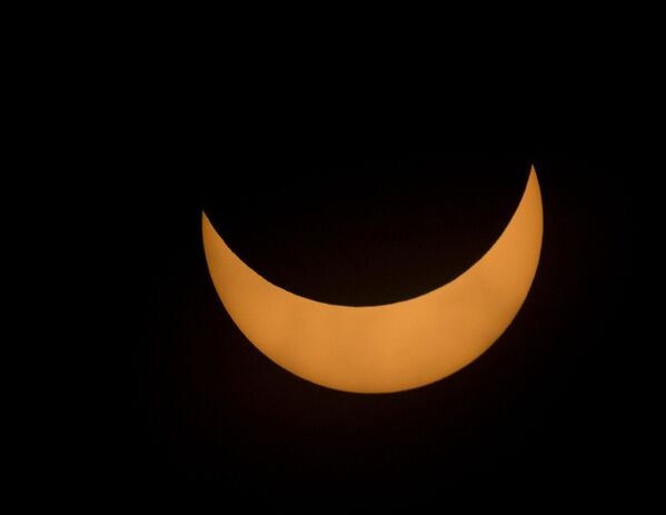 Mesec je prvo zaklonio Sunce posmatračima iz Meksika i zatim u američkoj državi Teksas. - Sputnik Srbija