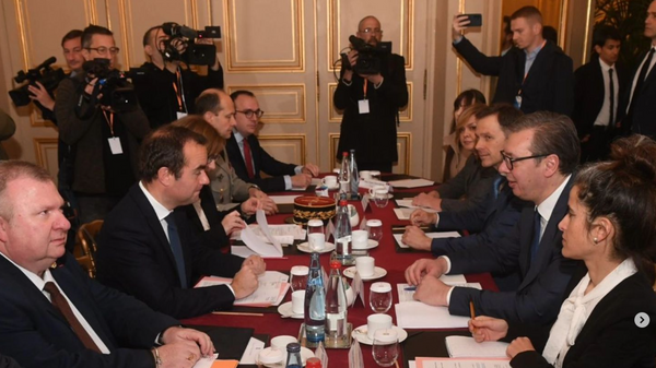 Predsednik Republike Srbije Aleksandar Vučić sastao se sa ministrom odbrane Republike Francuske Sebastijenom Lekornuom - Sputnik Srbija