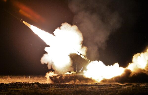Борбена јединица тешког ракетног лансера „Сонцепек“ пуца на једном од полигона Министарства одбране Русије - Sputnik Србија