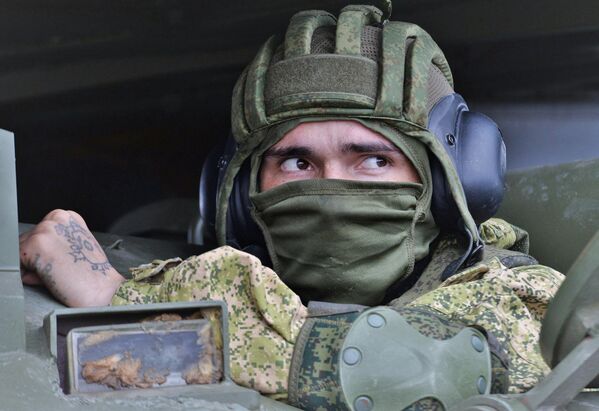 Припадник борбене јединице „Сонцепека“ на војним вежбама - Sputnik Србија