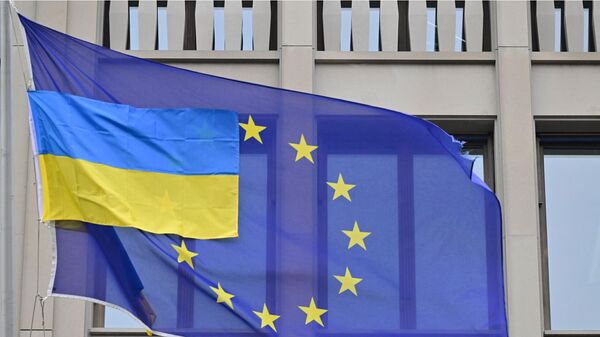Zastave Ukrajine i Evropske unije  - Sputnik Srbija