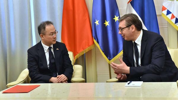 Predsednik Republike Srbije Aleksandar Vučić sastao se sa ambasadorom Narodne Republike Kine Li Mingom - Sputnik Srbija