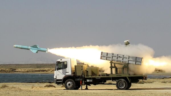 Iranian short-range Nasr missile is launched on the last day of navy war games near the Strait of Hormuz in southern Iran on January 2, 2012. - Sputnik Србија