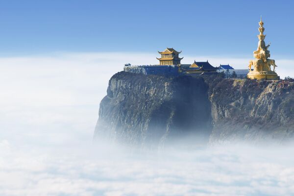 Prvi budistički hram izgrađen u Kini u 1. veku nove ere na planini Emej. - Sputnik Srbija
