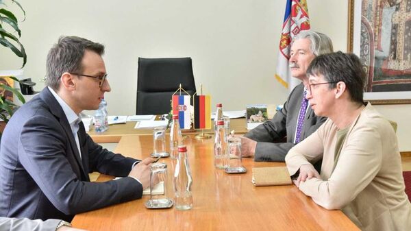 Direktor Kancelarije za KiM Petar Petković sa ambasadorkom Nemačke u Srbiji Anke Konrad - Sputnik Srbija