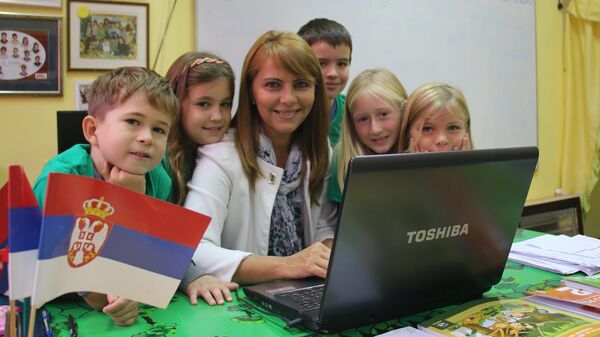 Једна од најбољих наставница на свету са својим ученицима - Sputnik Србија