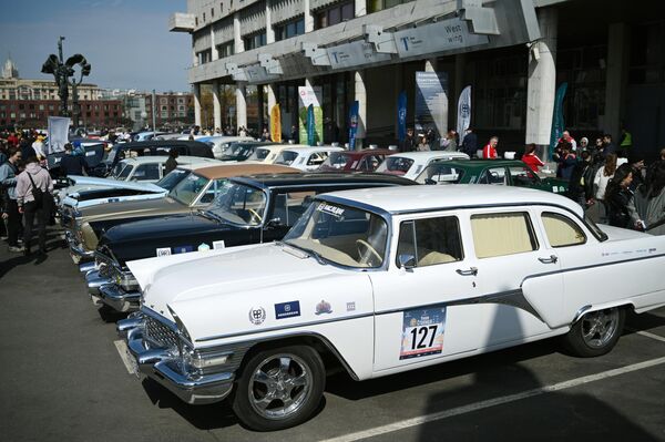 9. sezona Kupa klasičnih automobila Ruske automobilske federacije privukla je veliki broj posetilaca. - Sputnik Srbija