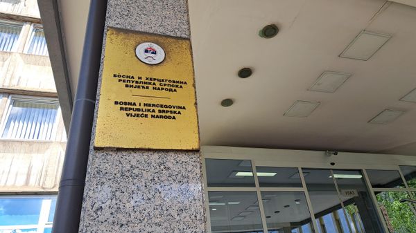 Посланици Републике Српске подржали вето Цвијановићеве на одлуку Бећировића