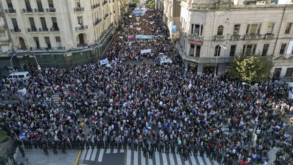 Protest u Argentini protiv smanjenja budžeta za državne univerzitete - Sputnik Srbija