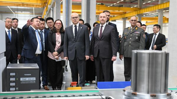 Miloš Vučević na otvaranju prve fabrike kompanije Lianbo u Kaću - Sputnik Srbija