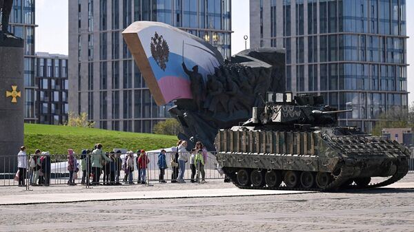 Западно оружје заробљено у Украјини изложено у Москви - Sputnik Србија