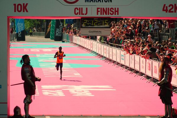Kenijac Gilbert Čerijot osvojio je drugo mesto u maratonu rezultatom  2:12;20. - Sputnik Srbija