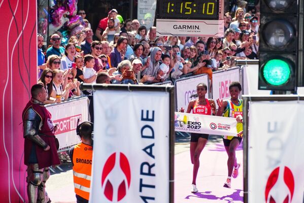 Kenijska atletičarka Valentina Džebet pobedila je u polumaratonu, gde je u  sjajnom finišu bila za sekundu brža od sunarodnice Tereze Omose. - Sputnik Srbija