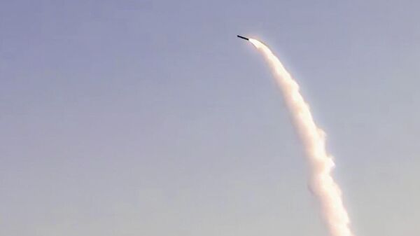 Raketa, zapuщennaя iz kompleksa Kalibr. Arhivnoe foto - Sputnik Srbija