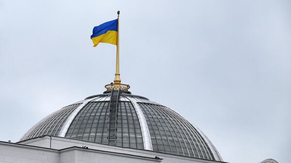 Государственный флаг Украины на здании Верховной рады в Киеве - Sputnik Србија