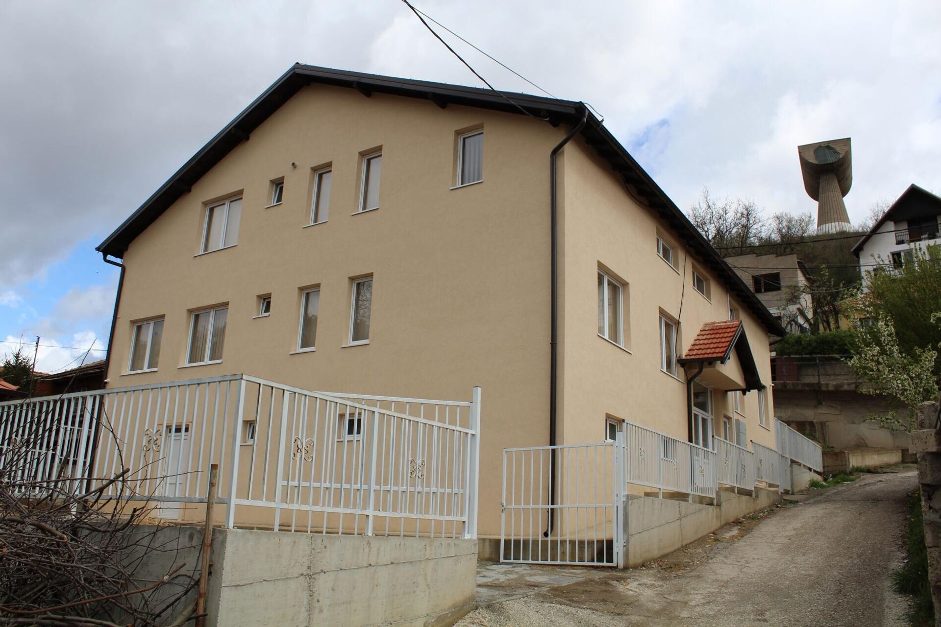 У Косовској Митровици изграђен је Дневни центар „Подржи ме - 9. јануар“ за децу и младе са потешкоћама у развоју - Sputnik Србија, 1920, 05.05.2024