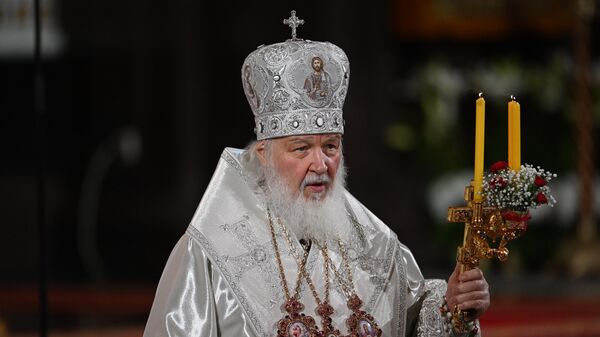 Patrijarh Kiril služi uskršnju liturgiju u Hramu Hrista Spasitelja u Moskvi - Sputnik Srbija
