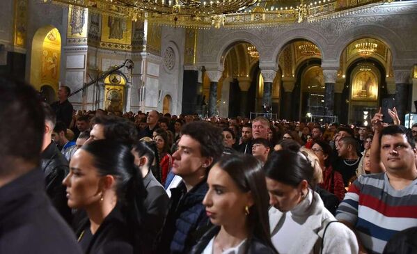 Uskršnjim slavljem za vernike se završava najstroži Veliki post koji se najviše dana posti na vodi, a običaj je da vaskršnja jaja budu prvi mrsni zalogaji. - Sputnik Srbija