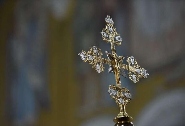 Isus Hristos je, prema jevanđeljima i verovanju, raspet u petak, u subotu je ležao u grobu, a u nedelju je vaskrsao iz mrtvih i tako pobedio smrt i svim ljudima darovao večni život. - Sputnik Srbija