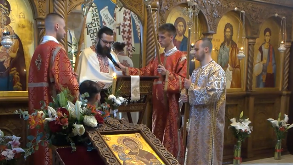 Vaskršnja liturgija u Severnoj Mitrovici u crkvi svetog Dimitrija  - Sputnik Srbija