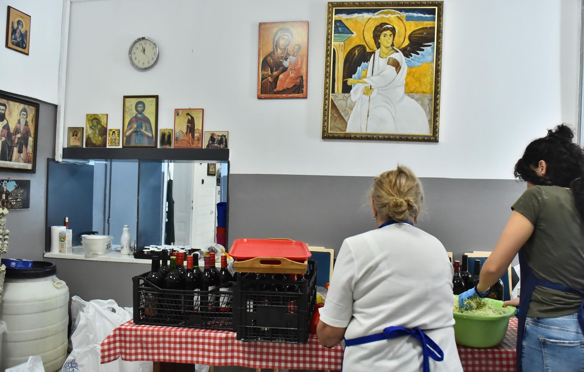Верско добротворно старатељство на дневном нивоу обезбеђује 2000 оброка за социјално угрожено становништво на 5 локација у граду - Sputnik Србија, 1920, 05.05.2024