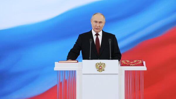 Izbrannый prezident RF Vladimir Putin na ceremonii inauguracii v Kremle - Sputnik Srbija