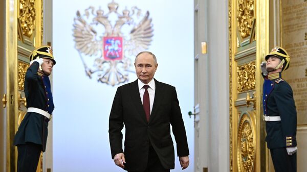 Izbrannый prezident RF Vladimir Putin pered načalom ceremonii inauguracii v Kremle - Sputnik Srbija