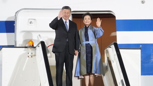 Председник Кине Си Ђинпинг са супругом Пенг Лијуан - Sputnik Србија