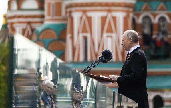 Ruski predsednik Vladimir Putin na 79. Paradi pobede u Moskvi - Sputnik Srbija