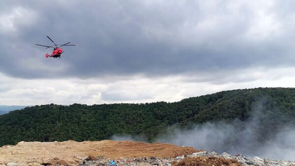 Helikopteri gase požar na deponiji Duboko kraj Užica - Sputnik Srbija