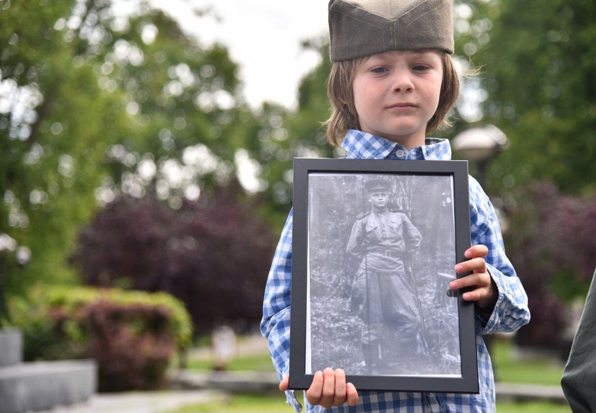 Dečak na defileu u čast Dana pobede u Drugom svetskom ratu, Beograd - Sputnik Srbija, 1920, 09.05.2024