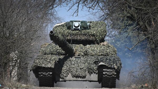 Тенк Т-72 руске групе трупа Центар на авдејевском правцу - Sputnik Србија