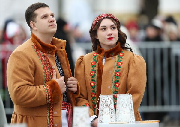 Први дан Сверуског фестивала венчања одржан је у атмосфери љубави, поштовања традиције и важности породичних вредности. - Sputnik Србија