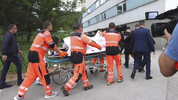 Ranjenog slovačkog premijera Roberta Fica voze u bolnicu u Banskoj bistrici - Sputnik Srbija
