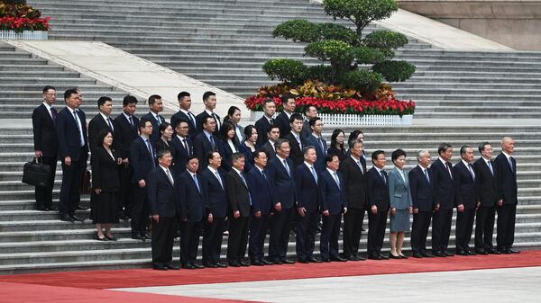 Kineska delegacija dočekuje predsednika Rusije Vladimira Putina. - Sputnik Srbija