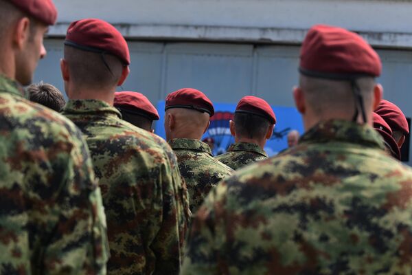 Припадници елитне  63. падобранске бригаде Војске Србије на церемонији отварања  - Sputnik Србија