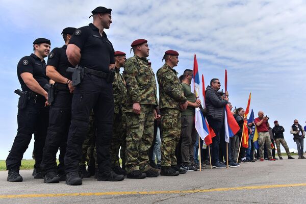 Званична церемонија отварања уприличена је у петак 17. маја, када су се учесницима обратили организатори, ветерани 63. Падобранске, представници Војске Србије и званичници из институција које подржавају „Балкански скок пријатељства“ - Sputnik Србија