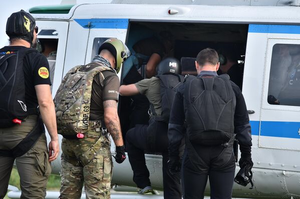Укрцавање у полицијски хеликоптер  - Sputnik Србија