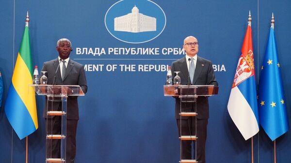 Predsednik Vlade Srbije Miloš Vučević sa predsednikom Vlade Republike Gabon Rejmondom Ndongom Simom  - Sputnik Srbija
